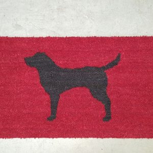zerbino in cocco bordeaux personalizzato ad intarsio con cane labrador colore nero per appartamento