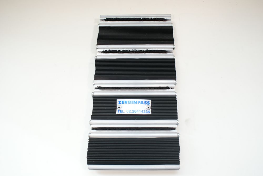 zerbino tecnico in alluminio con inserti in gomma nera + spazzola articolo zerbinstop