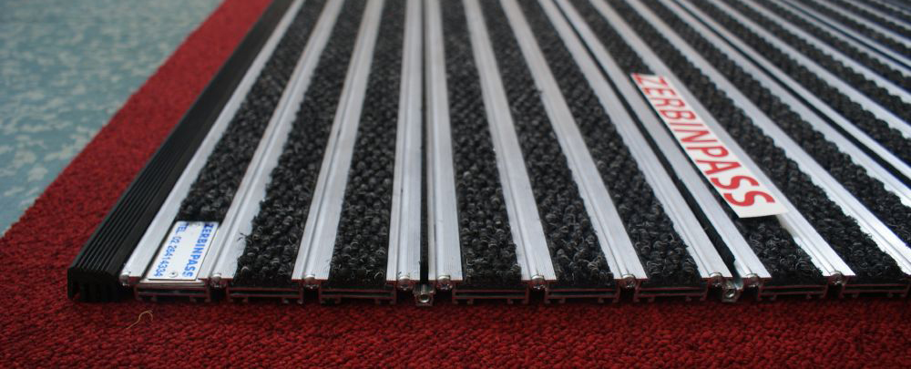 zerbino tecnico in alluminio con inserti in agugliato antracite + spazzola colore nero spessore 22 mm articolo zerbinstop (1)