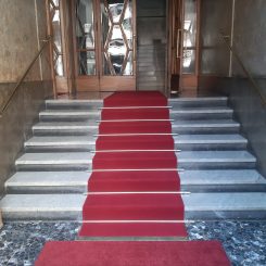 passatoia-boucle-bordeaux-art-2-e-zerbino-in-cocco-bordeaux-per-via-cadamosto-milano-2